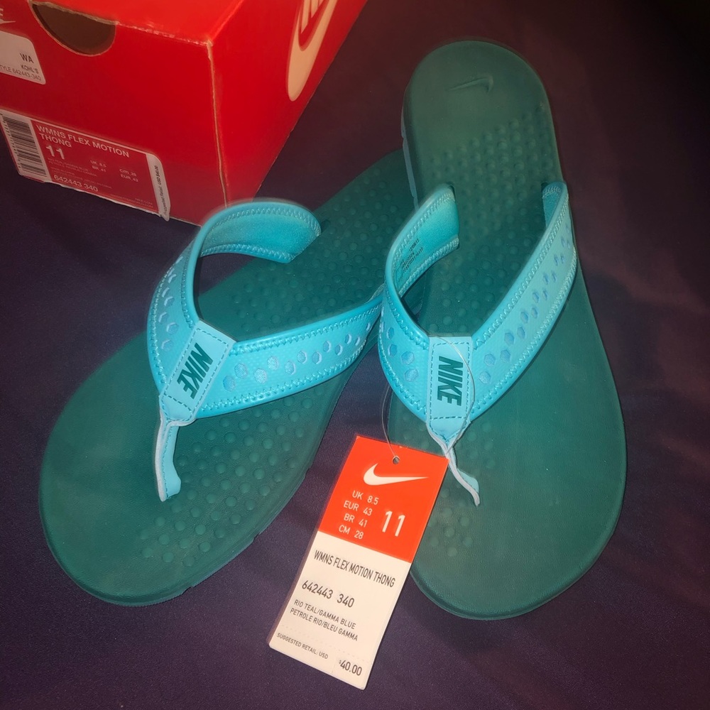 Women’s Nike flex motion thong size 11